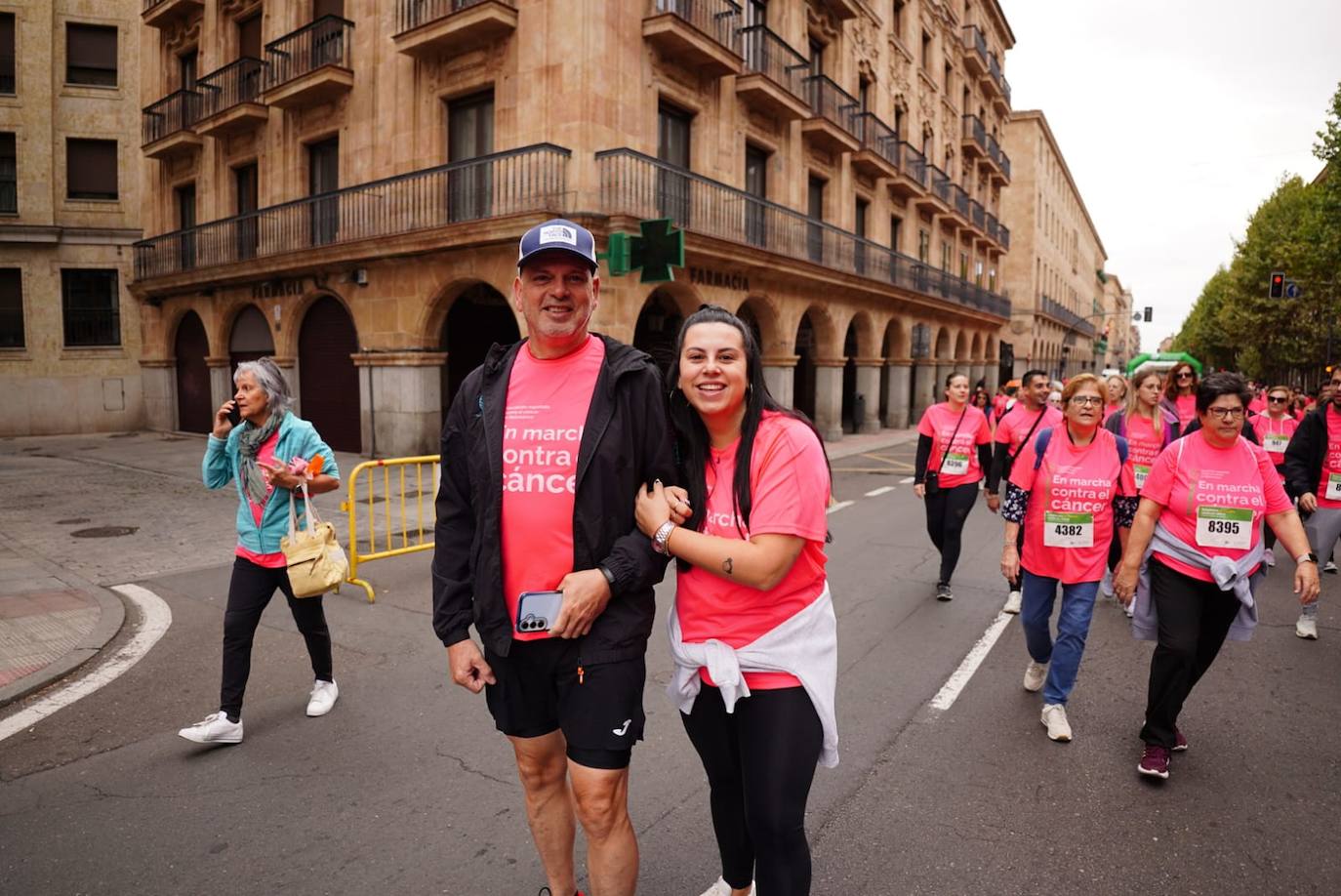 Salamanca &#039;se tiñe&#039; de rosa por el cáncer