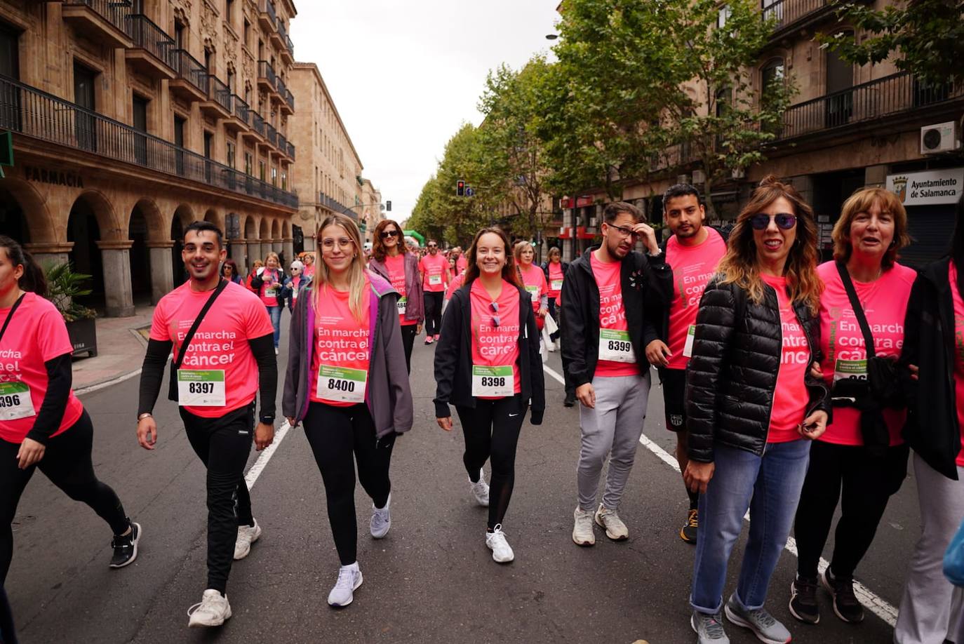 Salamanca &#039;se tiñe&#039; de rosa por el cáncer