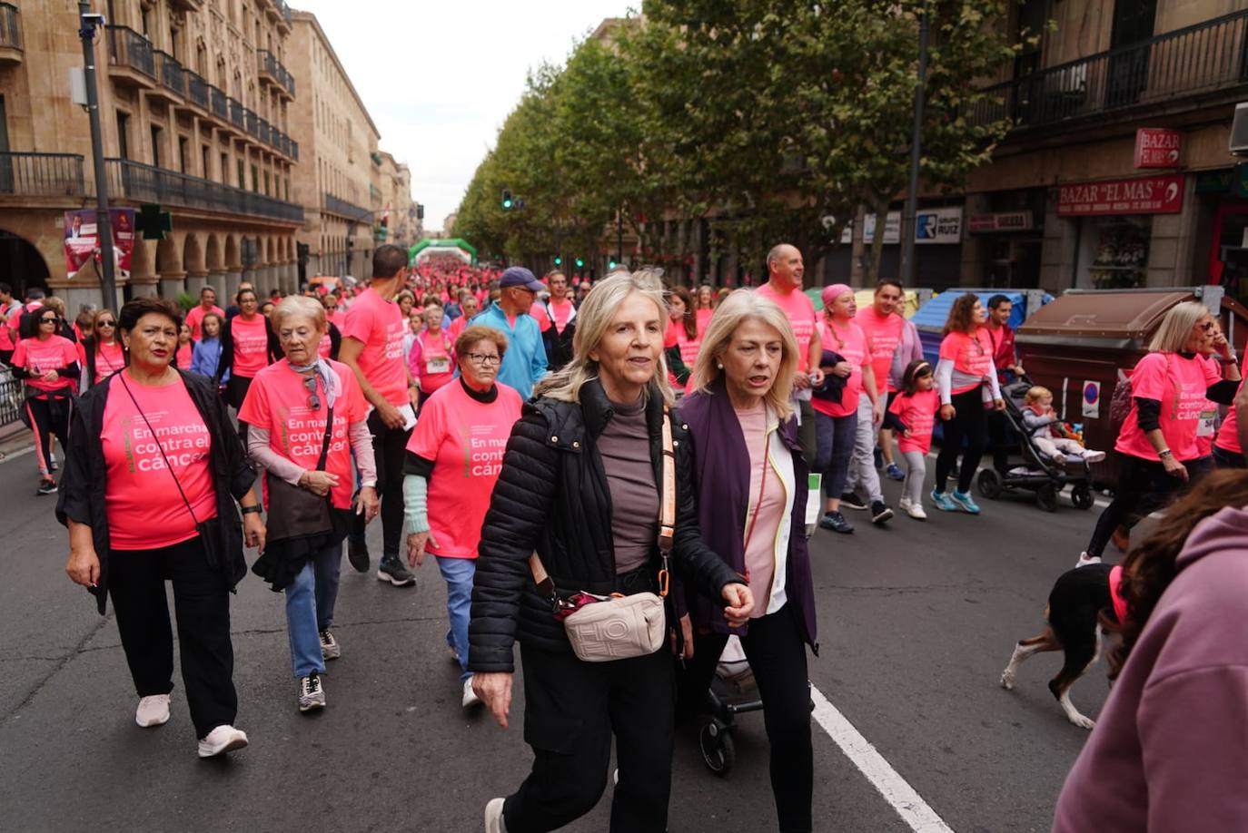 Salamanca &#039;se tiñe&#039; de rosa por el cáncer