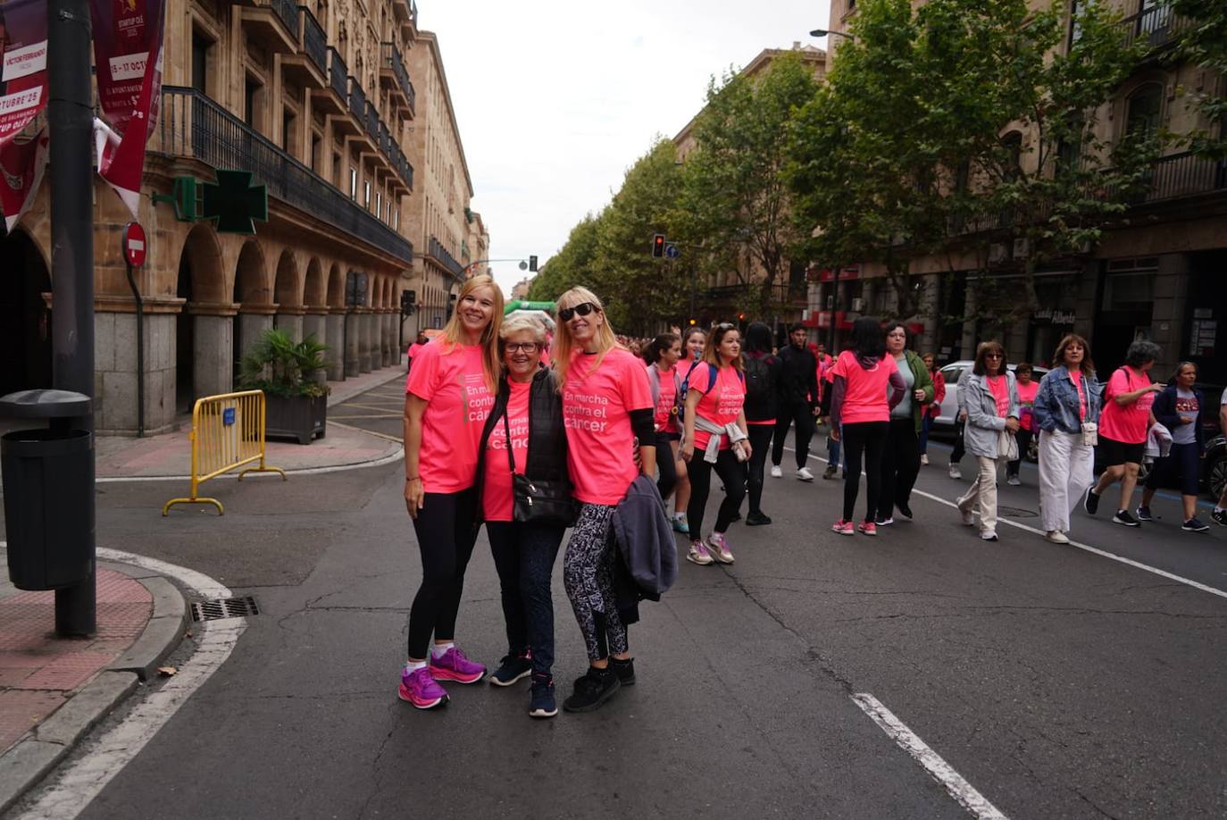 Salamanca &#039;se tiñe&#039; de rosa por el cáncer
