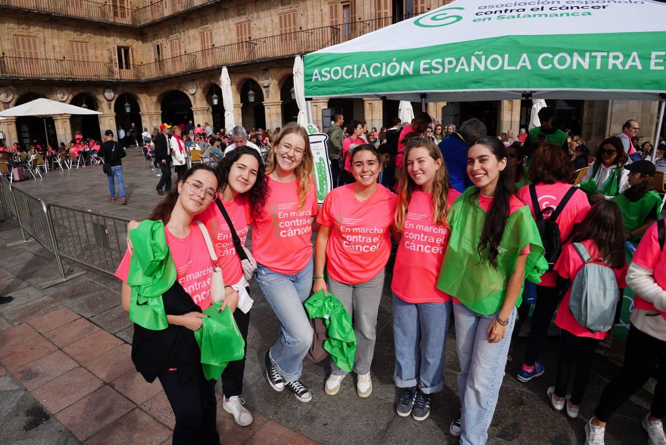 Salamanca &#039;se tiñe&#039; de rosa por el cáncer
