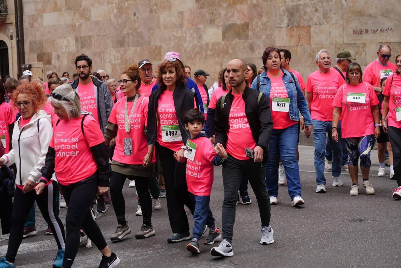 Salamanca &#039;se tiñe&#039; de rosa por el cáncer