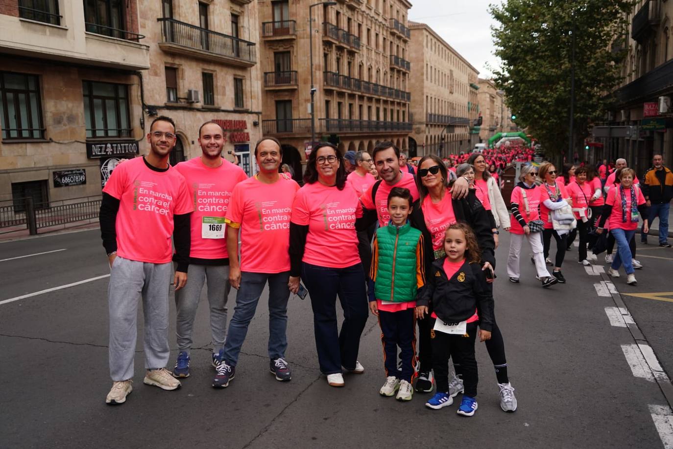 Salamanca &#039;se tiñe&#039; de rosa por el cáncer