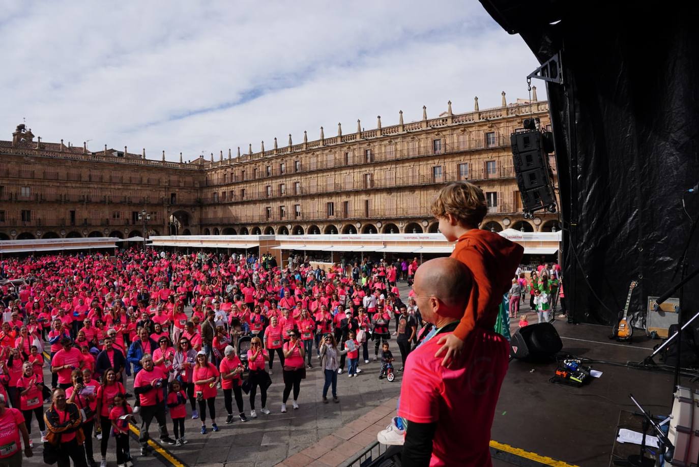 Salamanca &#039;se tiñe&#039; de rosa por el cáncer