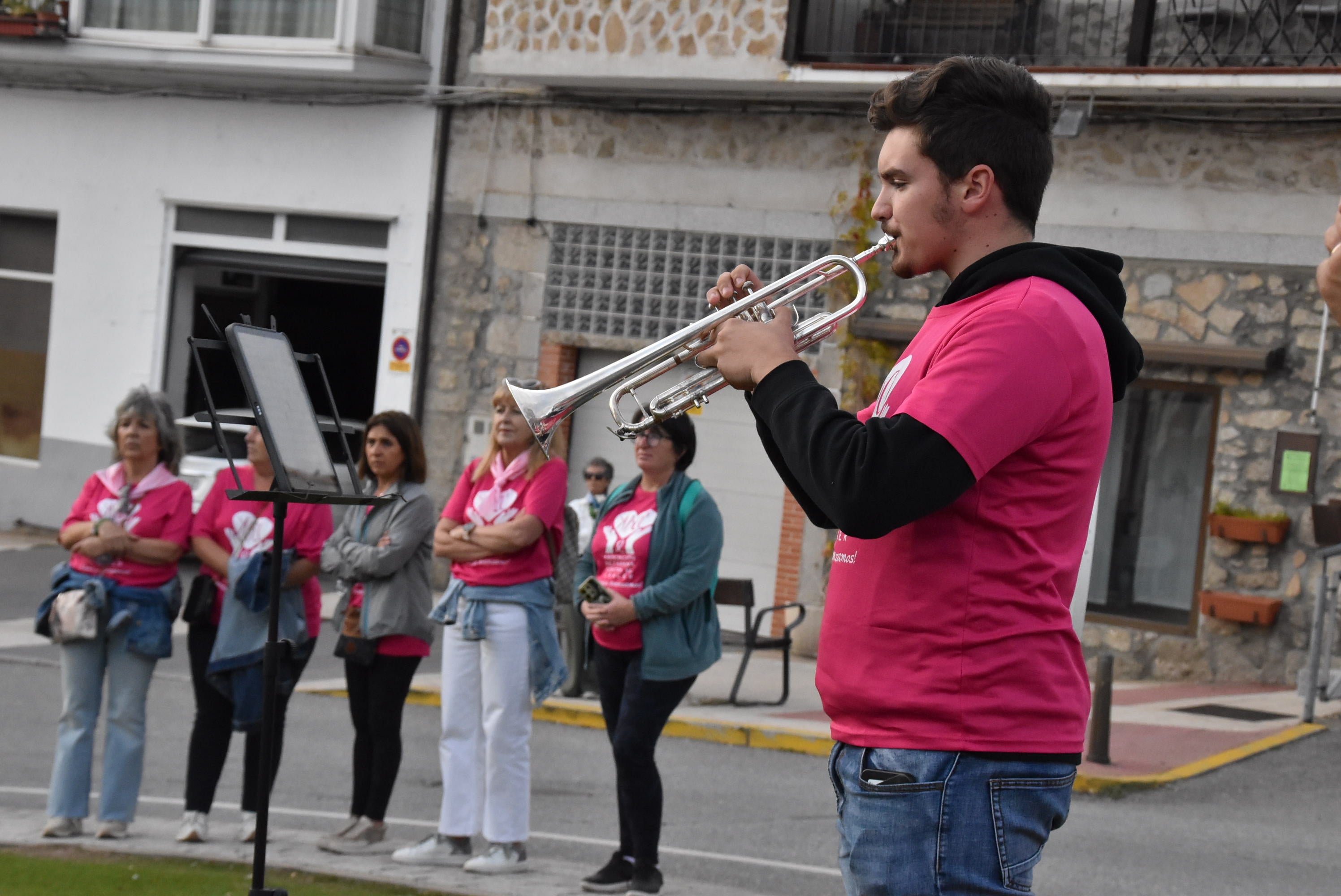 Béjar se tiñe de rosa en apoyo a la lucha contra el cáncer de mama