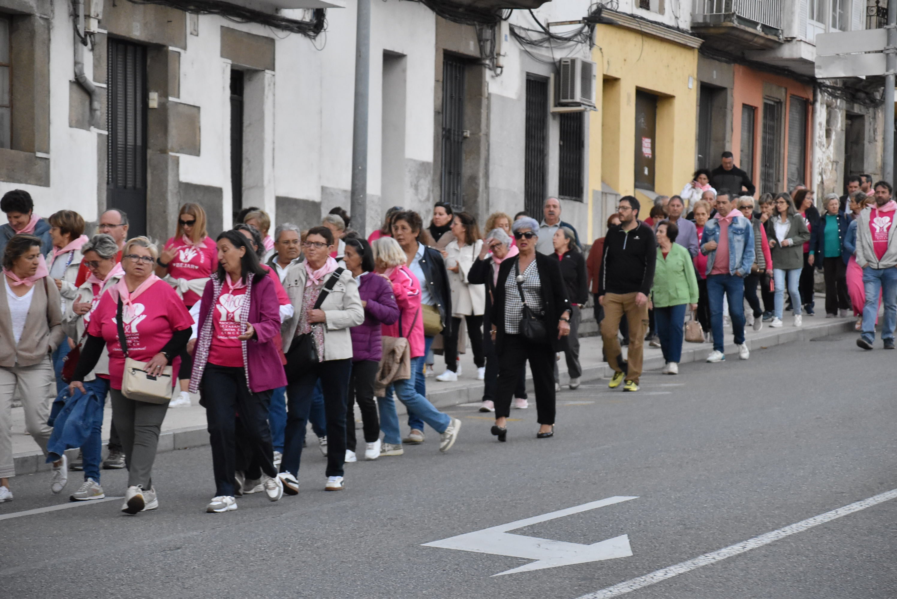 Béjar se tiñe de rosa en apoyo a la lucha contra el cáncer de mama