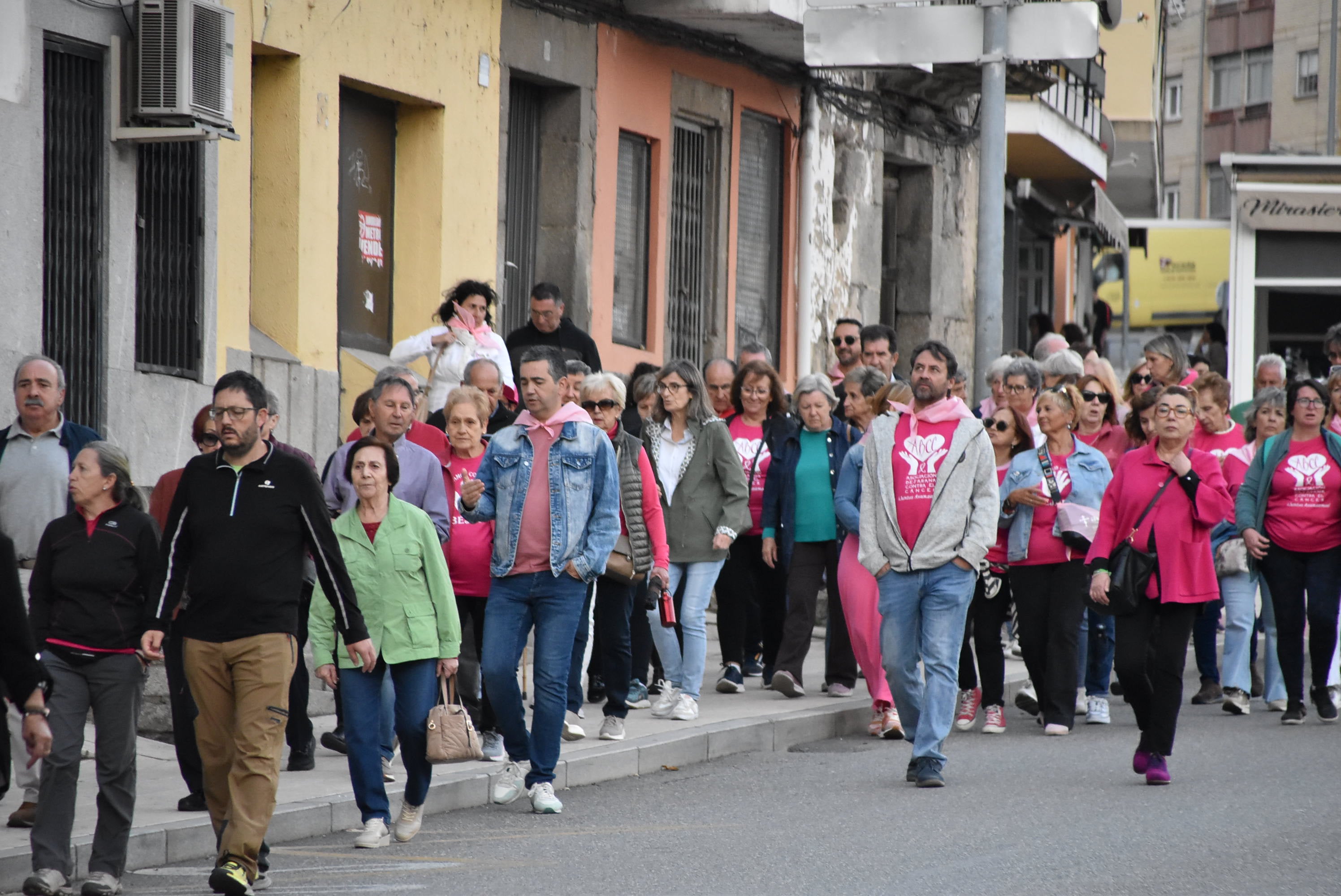 Béjar se tiñe de rosa en apoyo a la lucha contra el cáncer de mama
