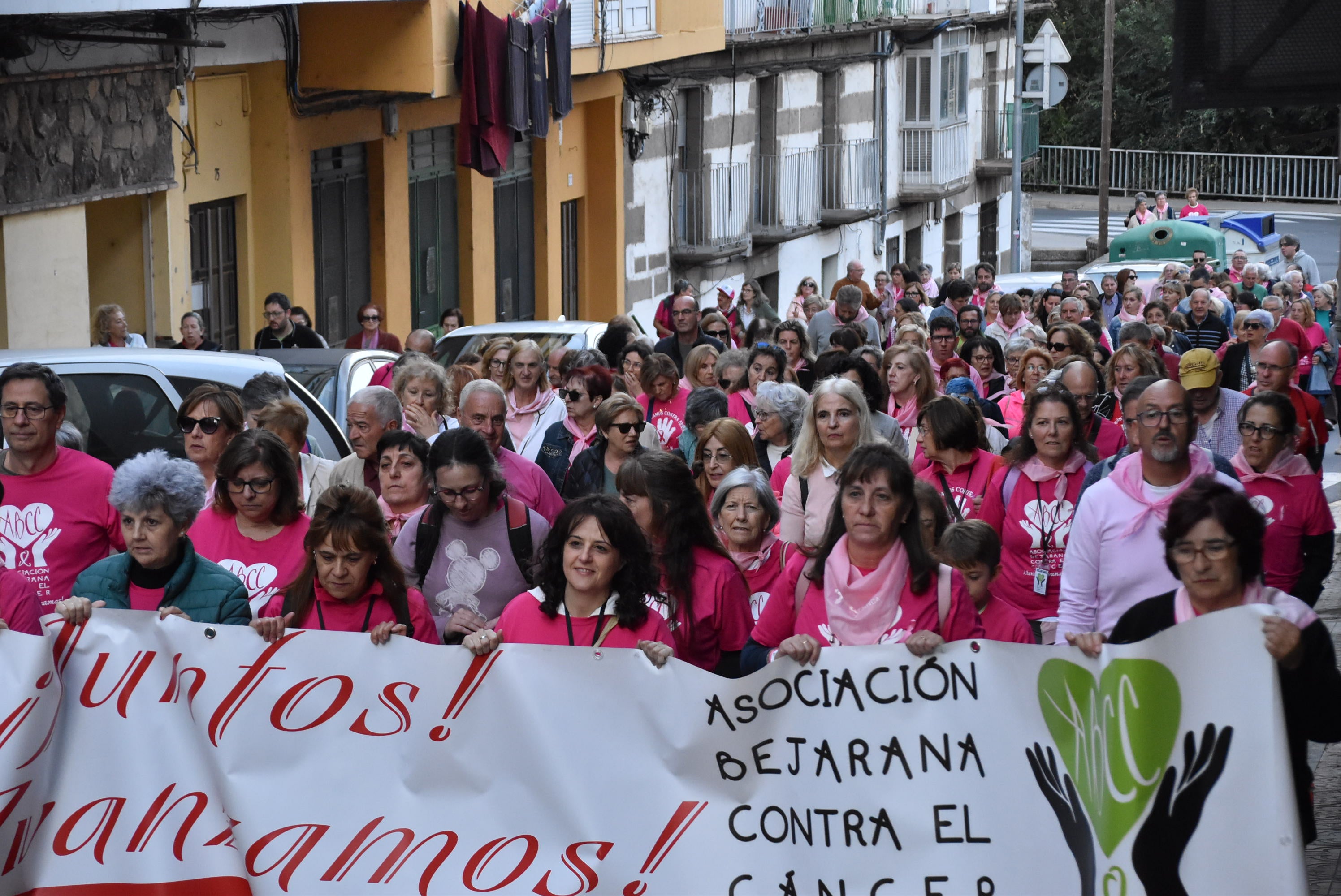 Béjar se tiñe de rosa en apoyo a la lucha contra el cáncer de mama