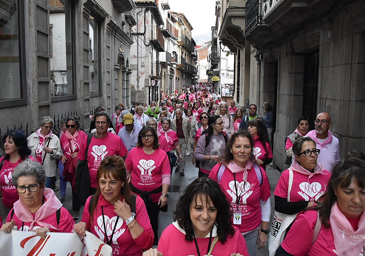 Béjar se tiñe de rosa en apoyo a la lucha contra el cáncer de mama