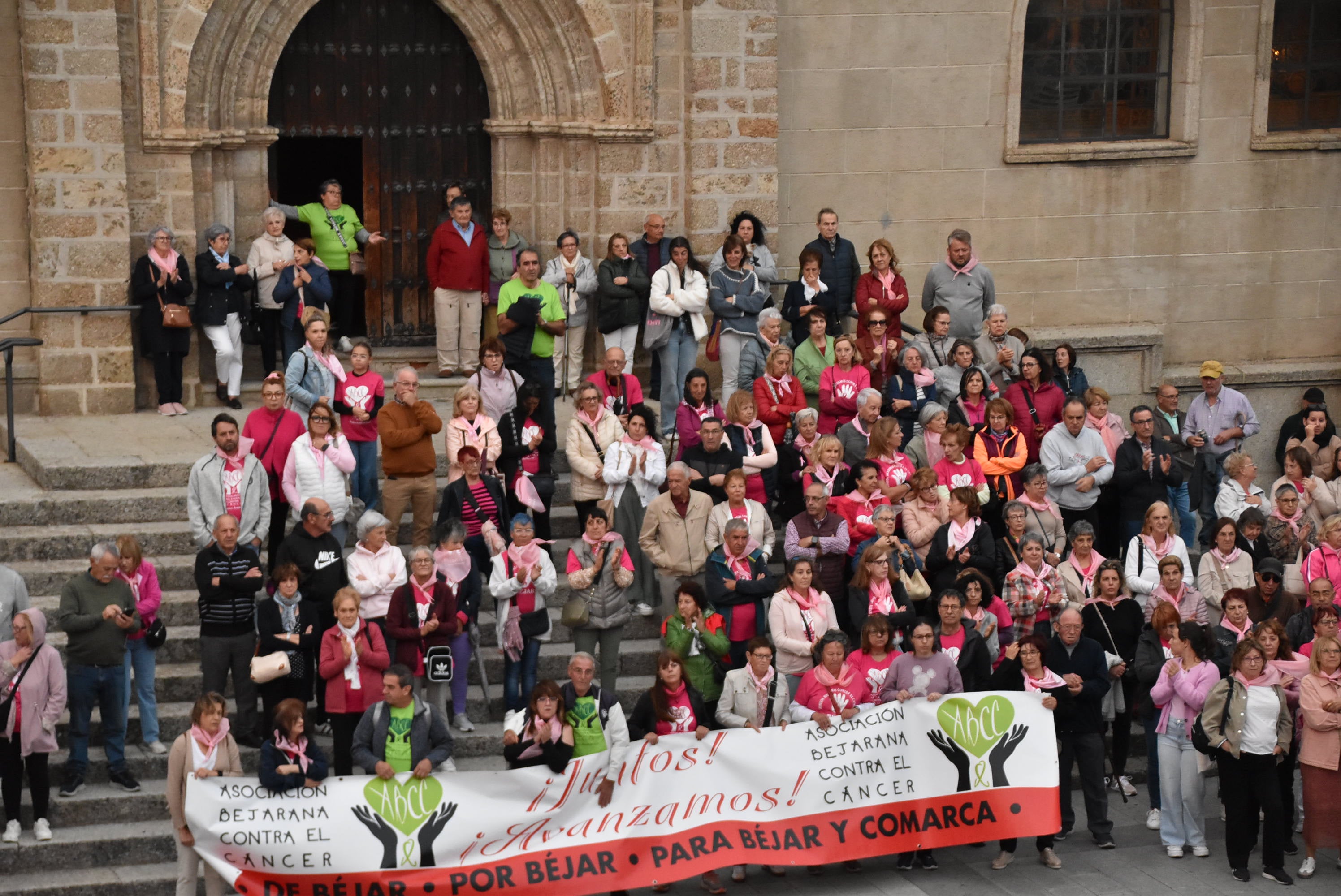 Béjar se tiñe de rosa en apoyo a la lucha contra el cáncer de mama