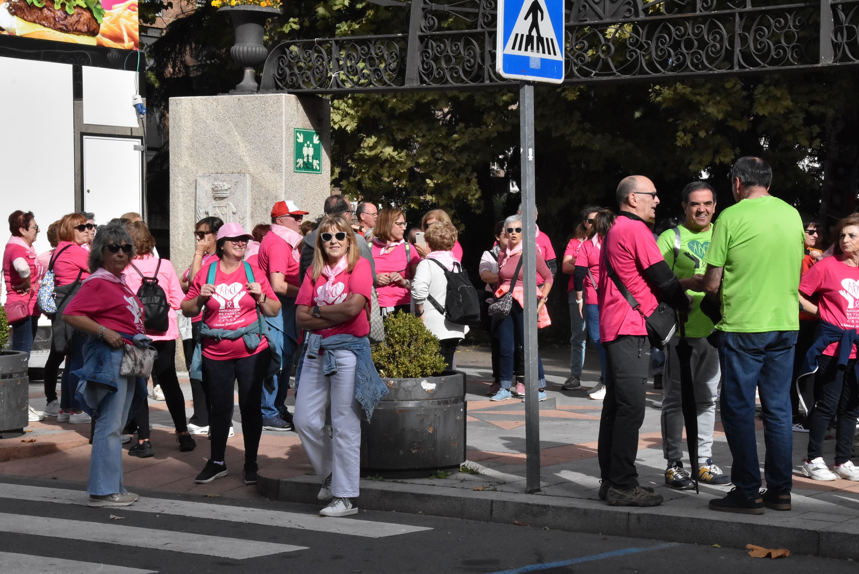 Béjar se tiñe de rosa en apoyo a la lucha contra el cáncer de mama