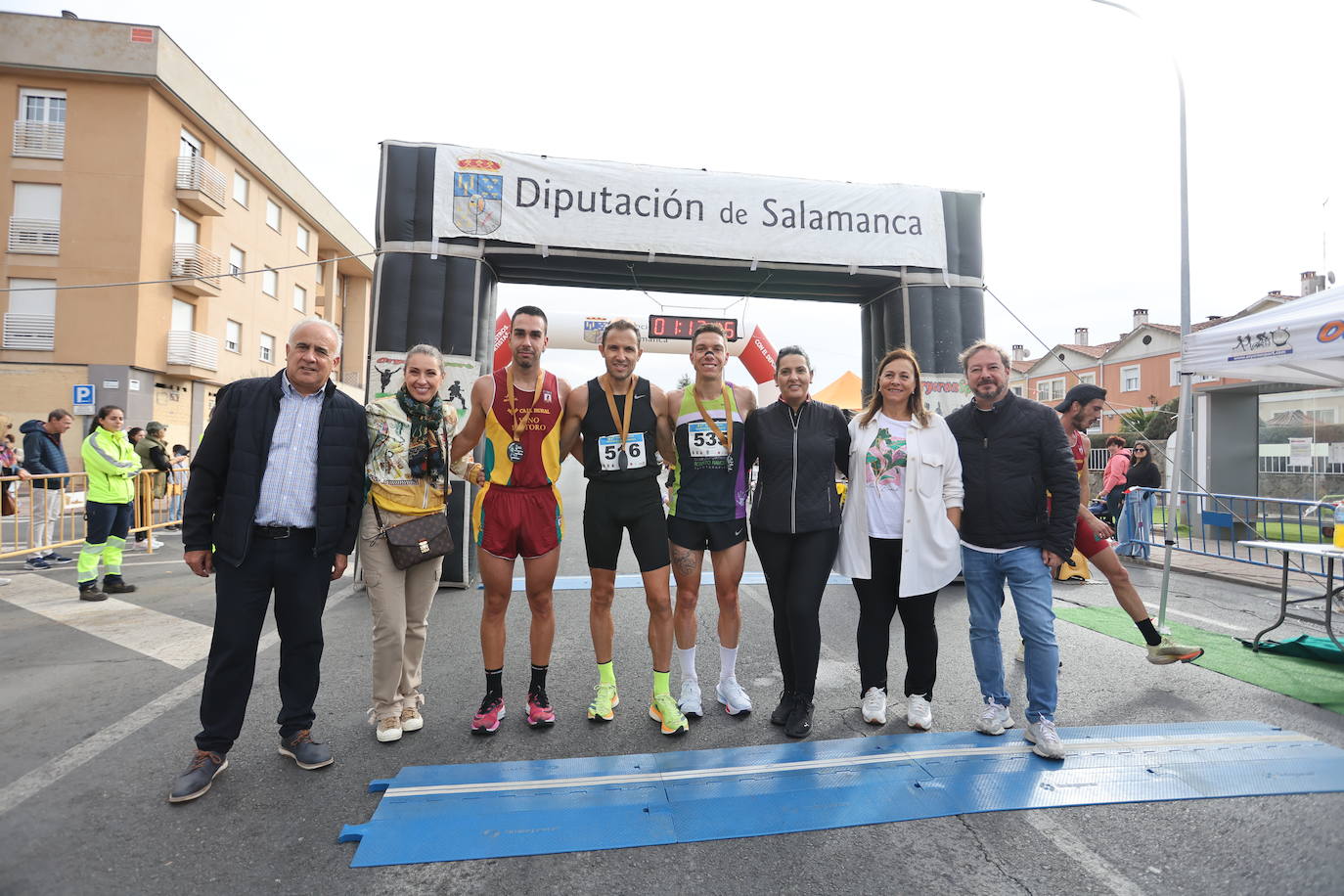 Jesús Prieto y Sandra Santamaría se llevan la Media Maratón de la Diputación