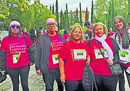 María Santa, en el centro de la imagen, junto a sus acompañantes, en la marcha.