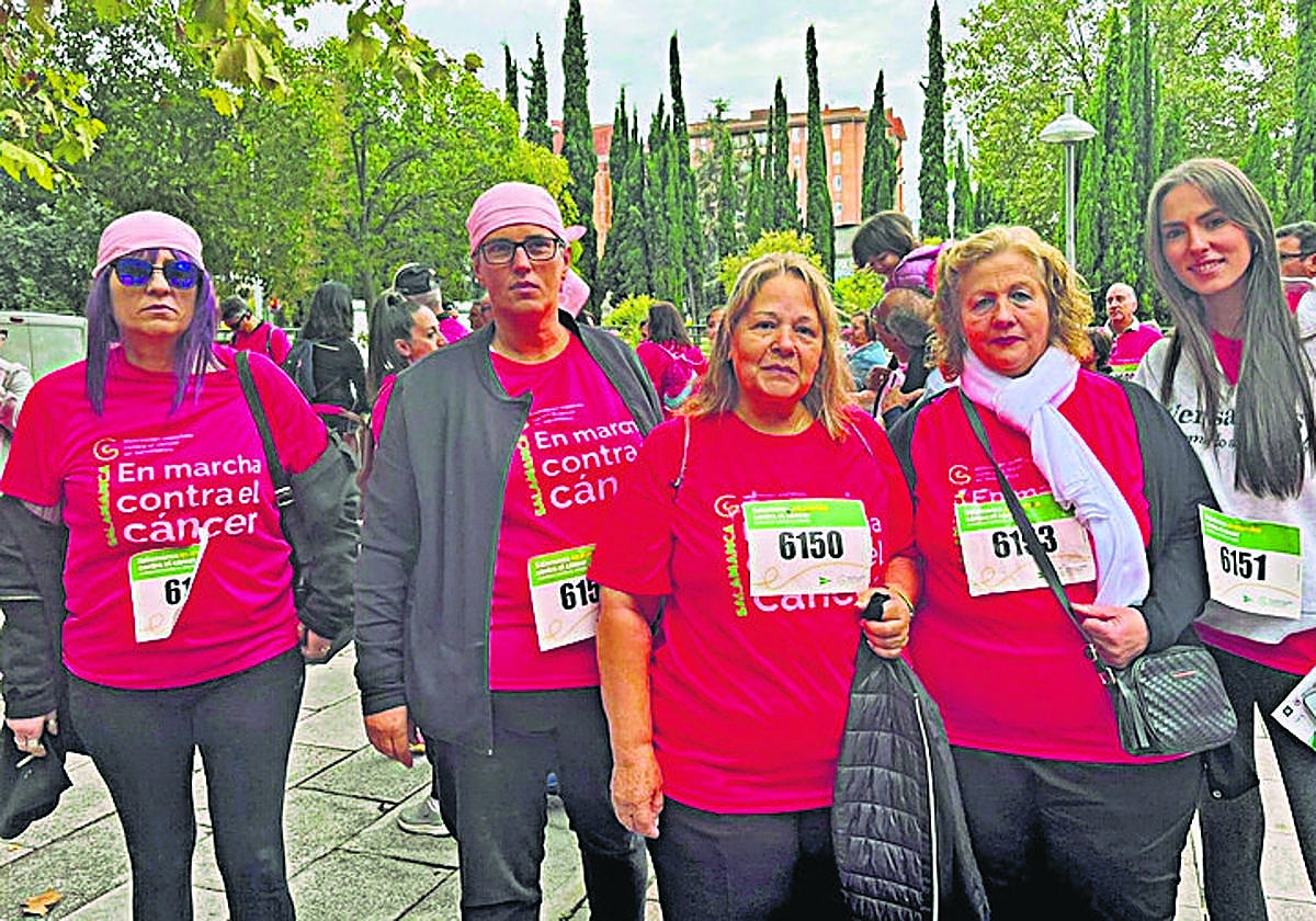 María Santa, en el centro de la imagen, junto a sus acompañantes, en la marcha.