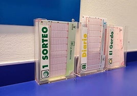 Varios boletos de La Primitiva, en una administración de lotería.