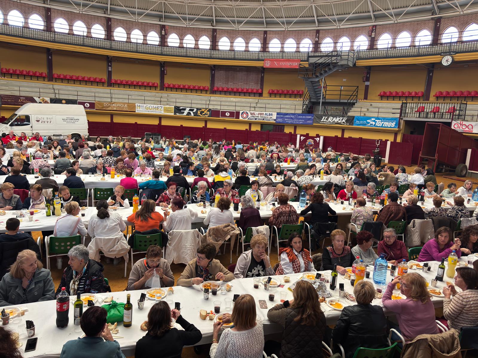 Alba celebra un día de fiesta en clave femenina
