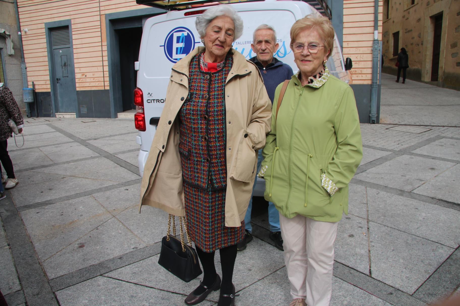 Alba celebra un día de fiesta en clave femenina