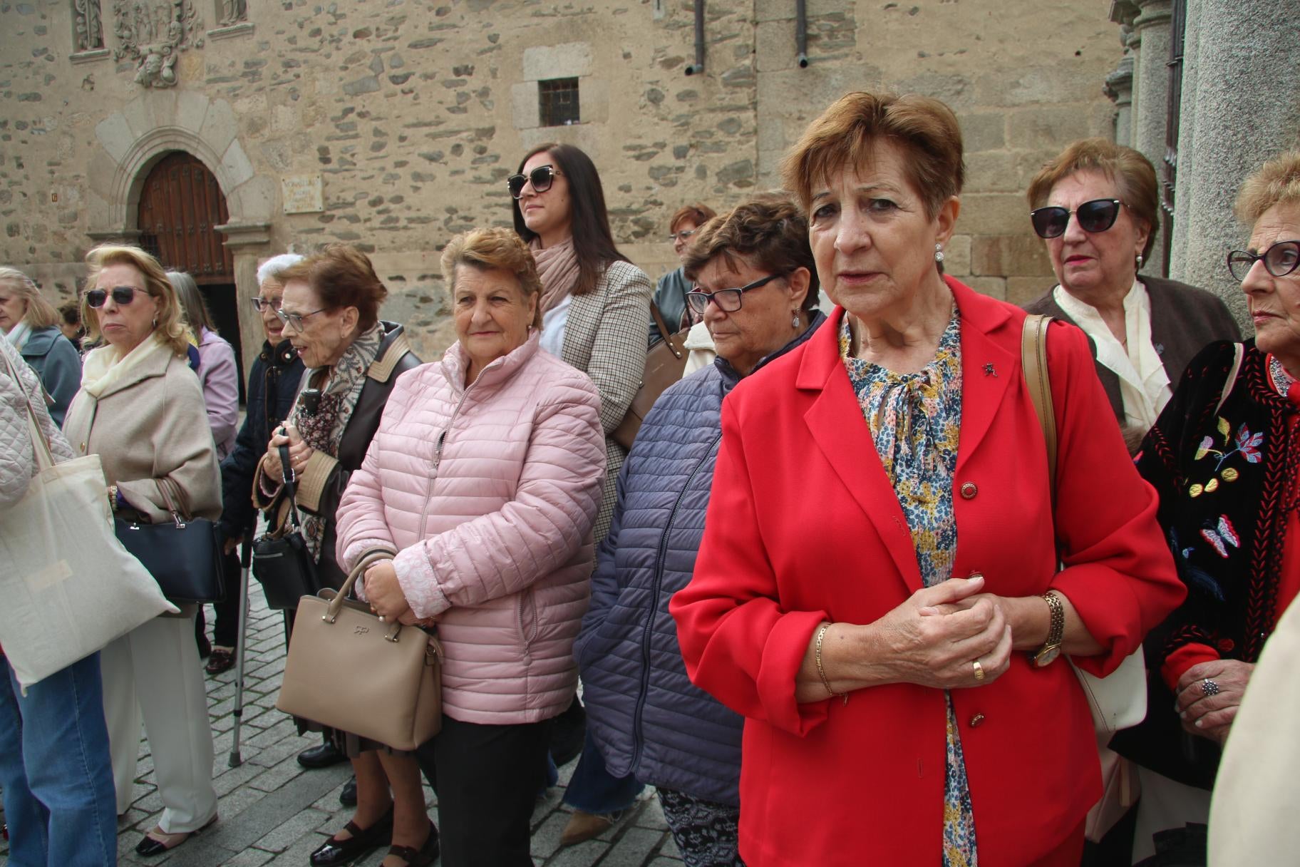 Alba celebra un día de fiesta en clave femenina