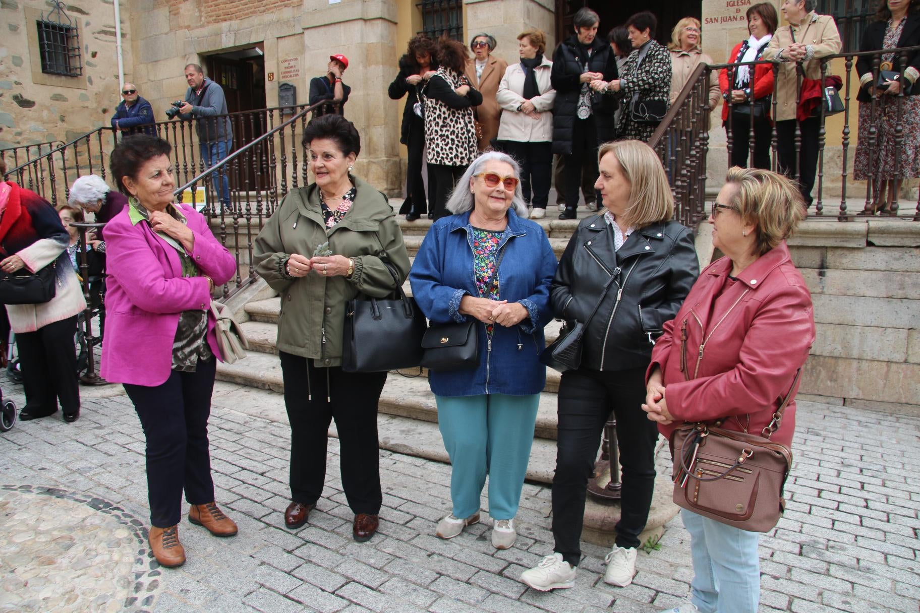 Alba celebra un día de fiesta en clave femenina