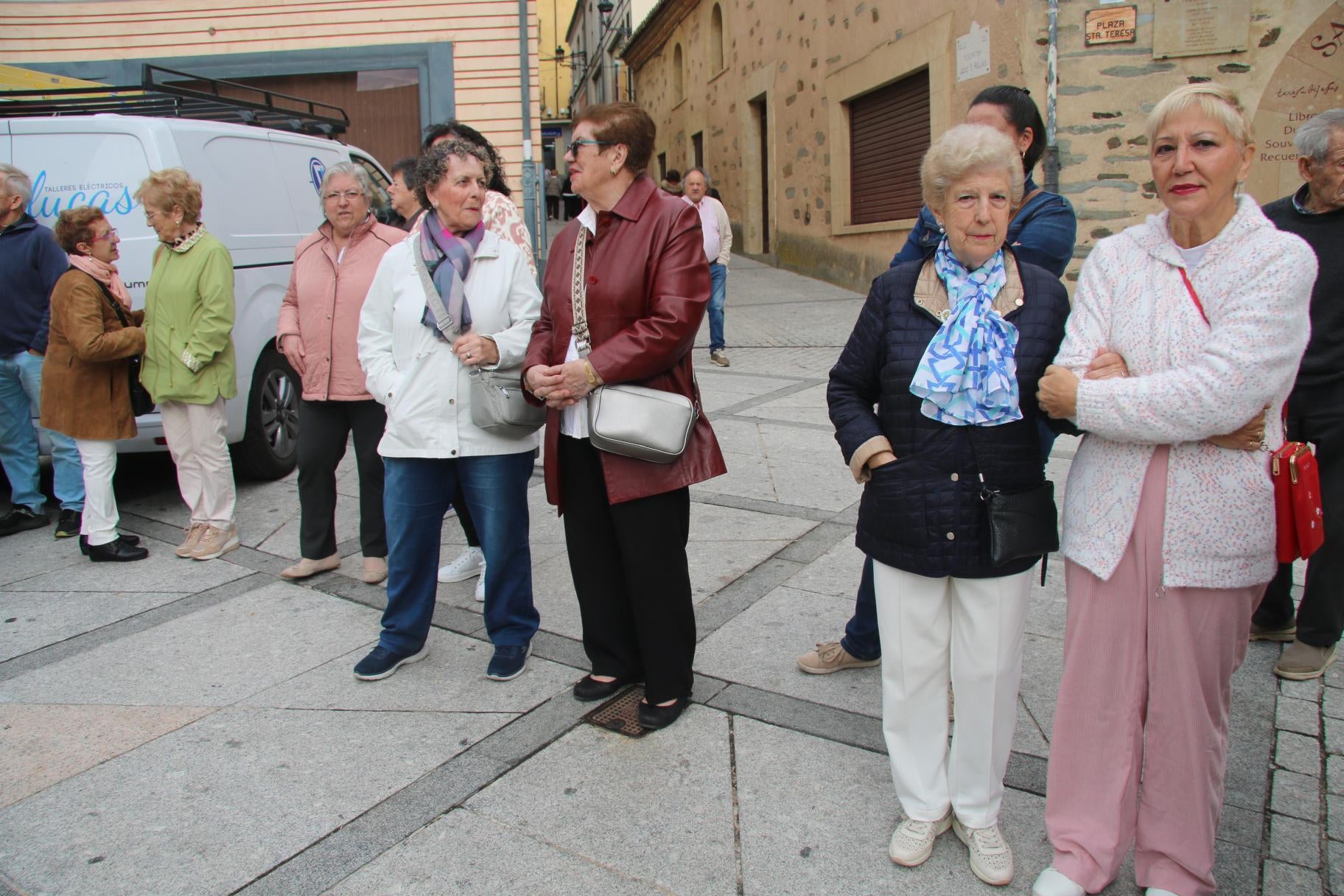 Alba celebra un día de fiesta en clave femenina