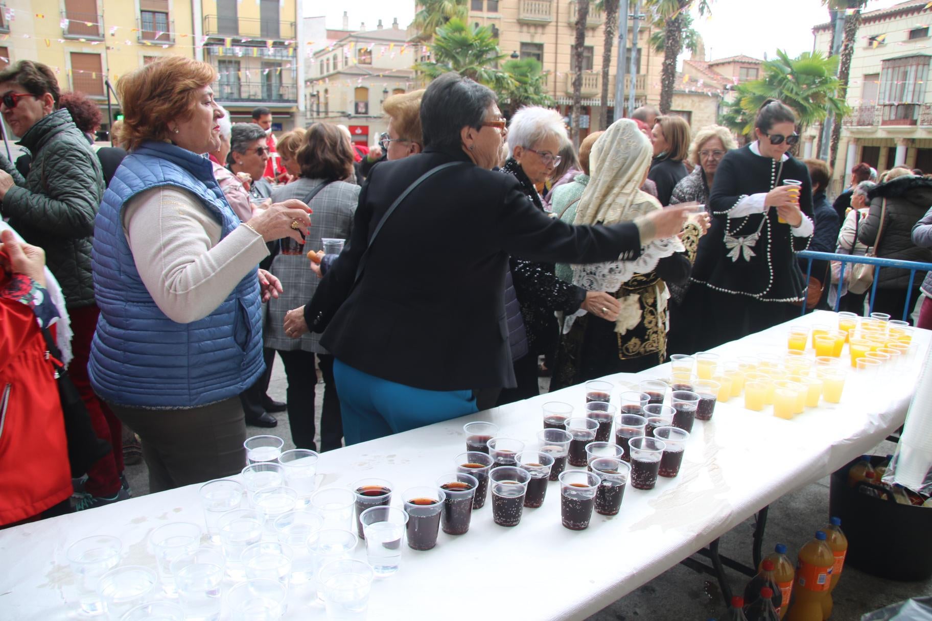 Alba celebra un día de fiesta en clave femenina