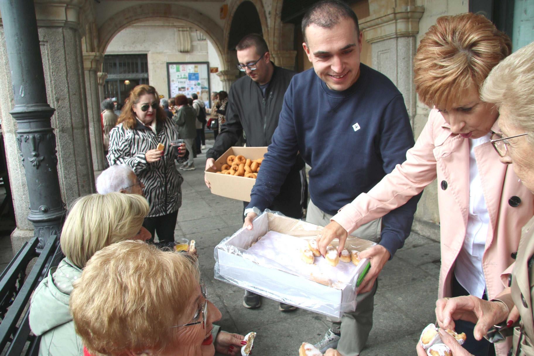 Alba celebra un día de fiesta en clave femenina