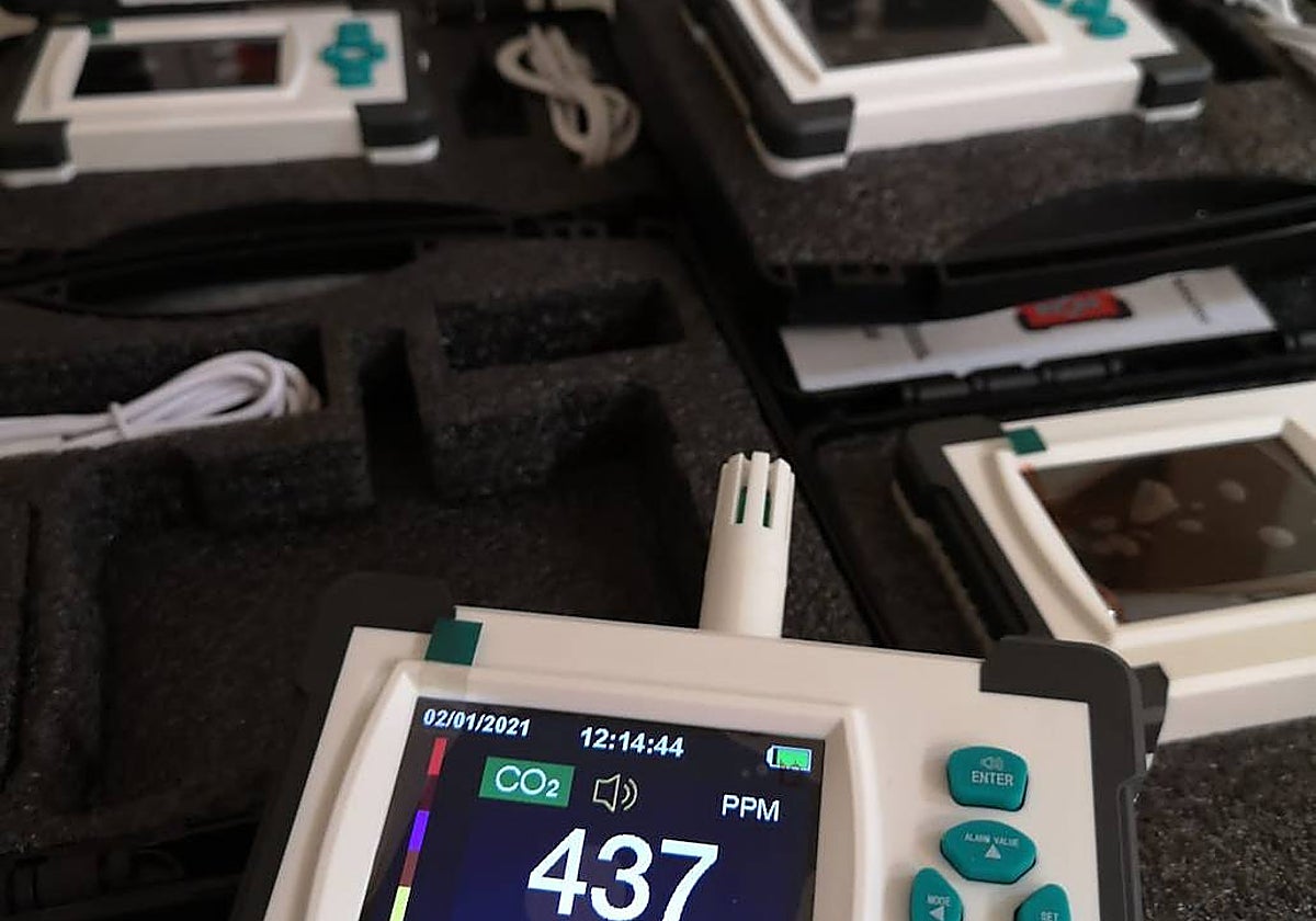 Imaqen de dispositivos medidores de algunos parámetros de la calidad del aire.