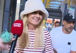Cayetana Guillén Cuervo, ante el micrófono de Europa Press, a su llegada a Barajas.
