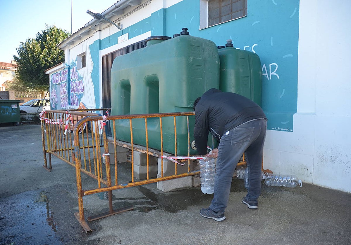Depósitos instalados en Vitigudino en anteriores casos de problemas con el agua.