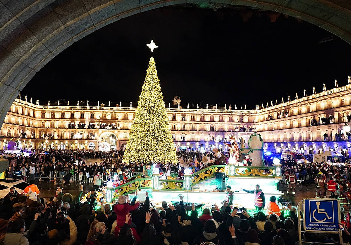 La Cabalgata de Reyes, el año pasado a su paso por la Plaza Mayor.