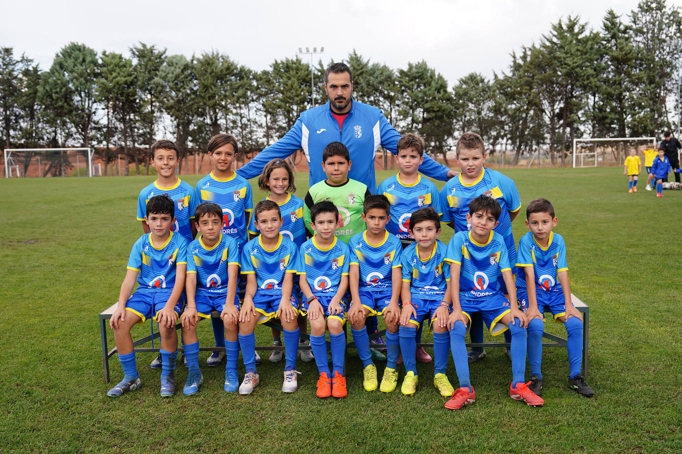 Arriba: Ramón (entrenador). Medio (de izquierda a derecha): Mateo Jorge, Leo Rodríguez, Sofía Spinola, Cristian Agudo, Marco Cruz y Eloy Sánchez. Abajo (de izquierda a derecha): David Álvarez, Pablo Herrera, Marcos Velasco, Lucas Colmenero, Alex Vicente, Martín, Héctor Rozas y Ángel Hernández.