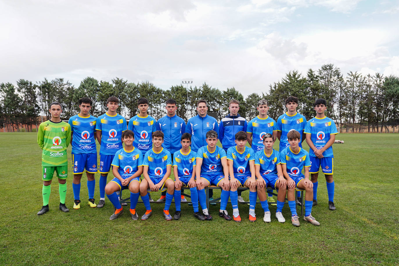 Arriba (de izquierda a derecha): Polo, Adrián, Cifu, Iván, Adri (entrenador), Alejandro (entrenador), Juan (delegado), Marcos, Álvaro y Caldera. Abajo (de izquierda a derecha): Jesús, Juanjo, Aarón, Serna, Carlos, Alex y Mario. 