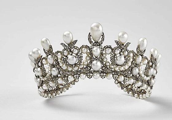 La diadema de María Eugenia que ha sido robada en el Louvre.