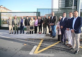 Los asistentes a la presentación a la moción que el Grupo Popular llevará a los municipios para reclamar la ampliación del cuartel de la Guardia Civil en Santa Marta de Tormes.