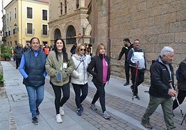 Marcha de la pasada edición, a su paso por el centro de la localidad.