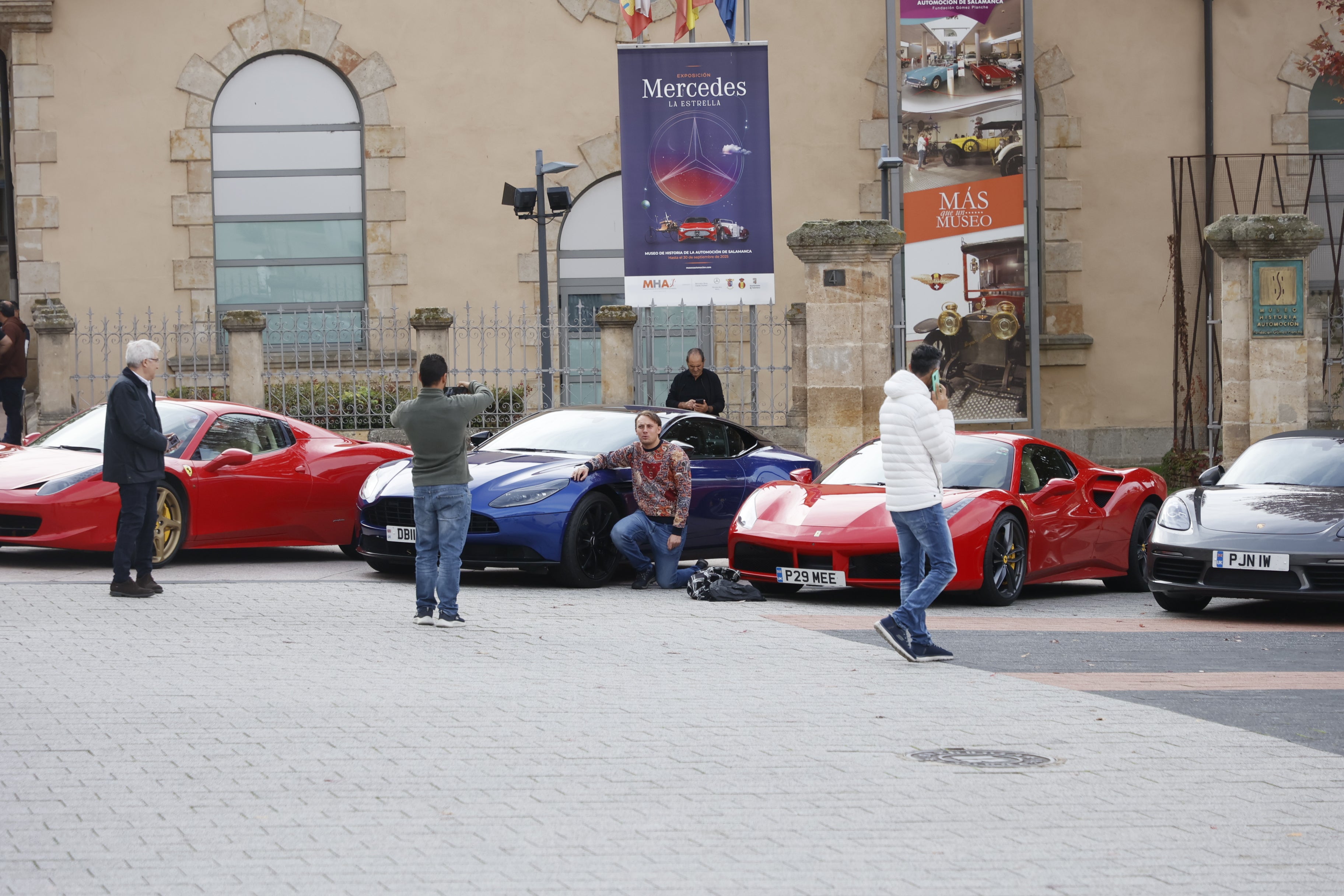 Los Ferrari y Aston Martin &#039;toman&#039; Salamanca