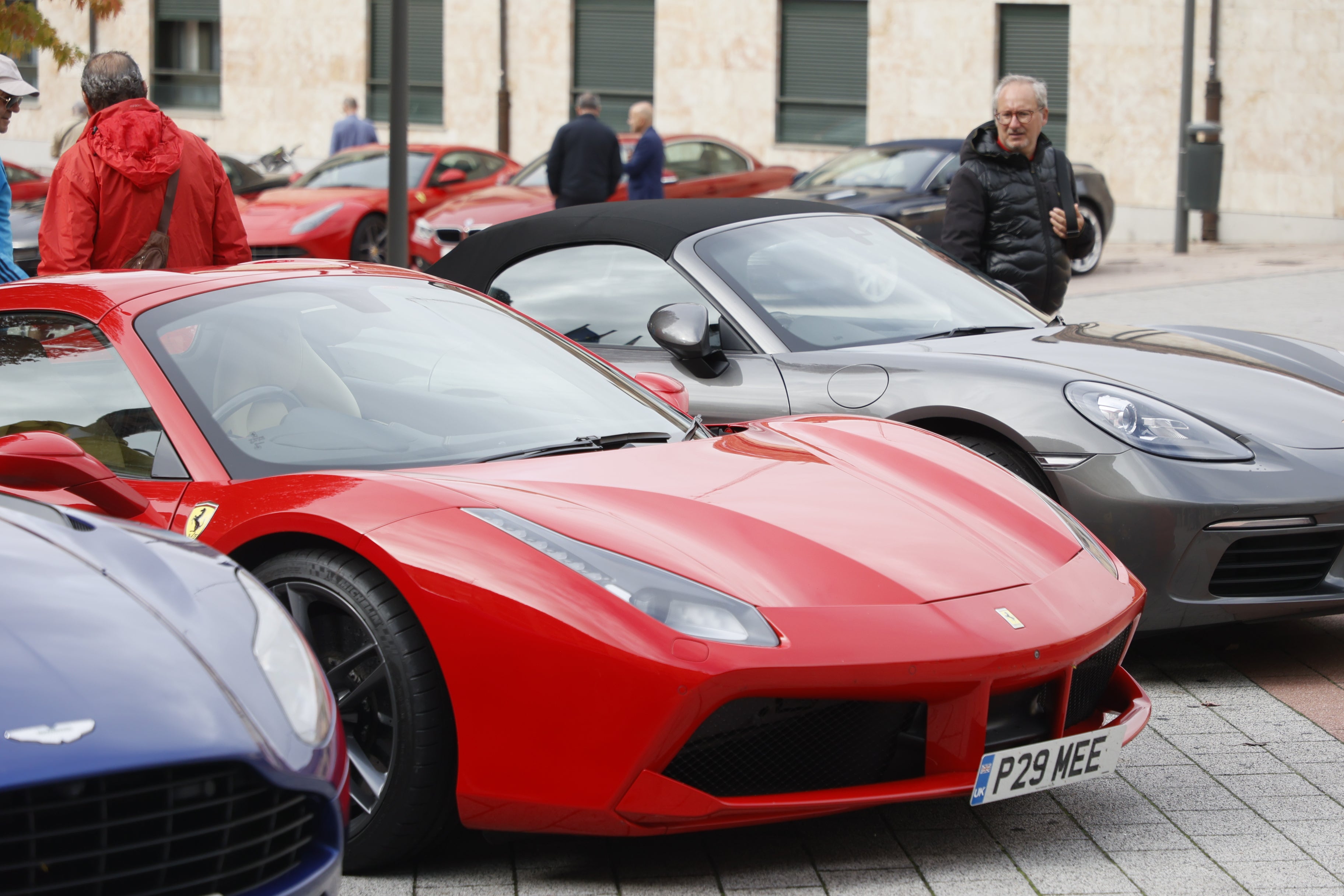 Los Ferrari y Aston Martin &#039;toman&#039; Salamanca