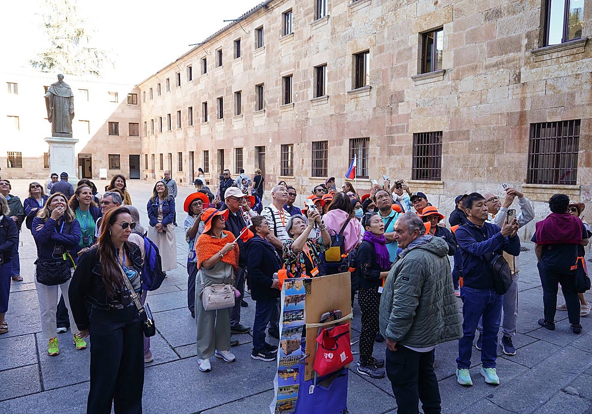 Turistas visitando la ciudad.