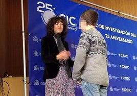 Emmanuelle Charpentier, hablando con Alvín en la mañana de este jueves, 23 de octubre.