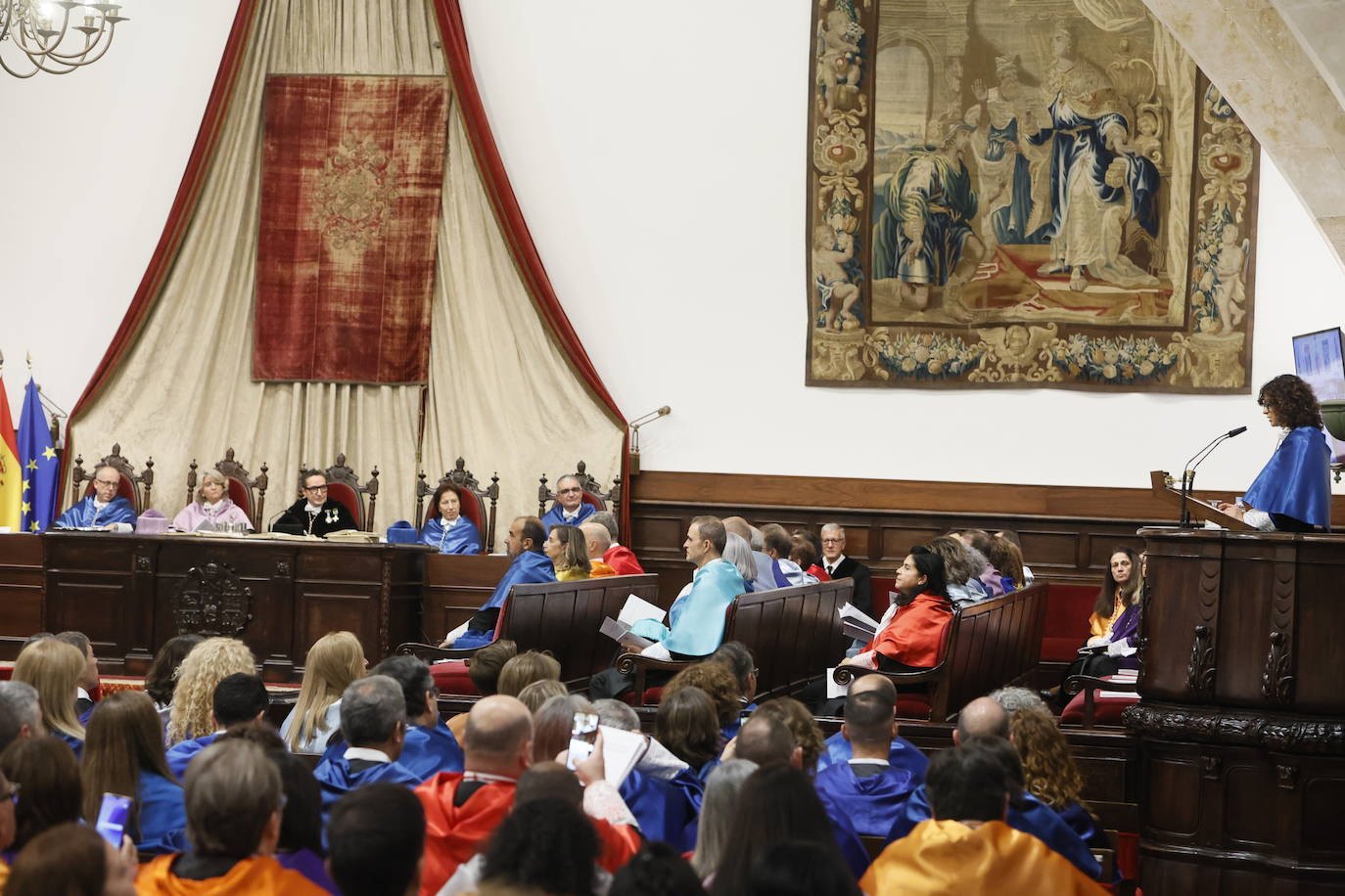 Así ha sido la reivindicativa investidura como honoris causa de Charpentier en el Paraninfo