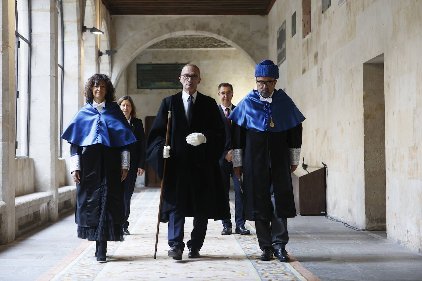 Así ha sido la reivindicativa investidura como honoris causa de Charpentier en el Paraninfo