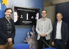 El director Iván Martín, el concejal Ángel Fernández y el representante de la Orquesta José Caballero.