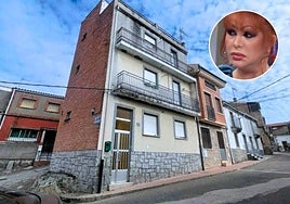 La casa de tres pisos de Villarino de los Aires en la que la artista vivió experiencias paranormales.