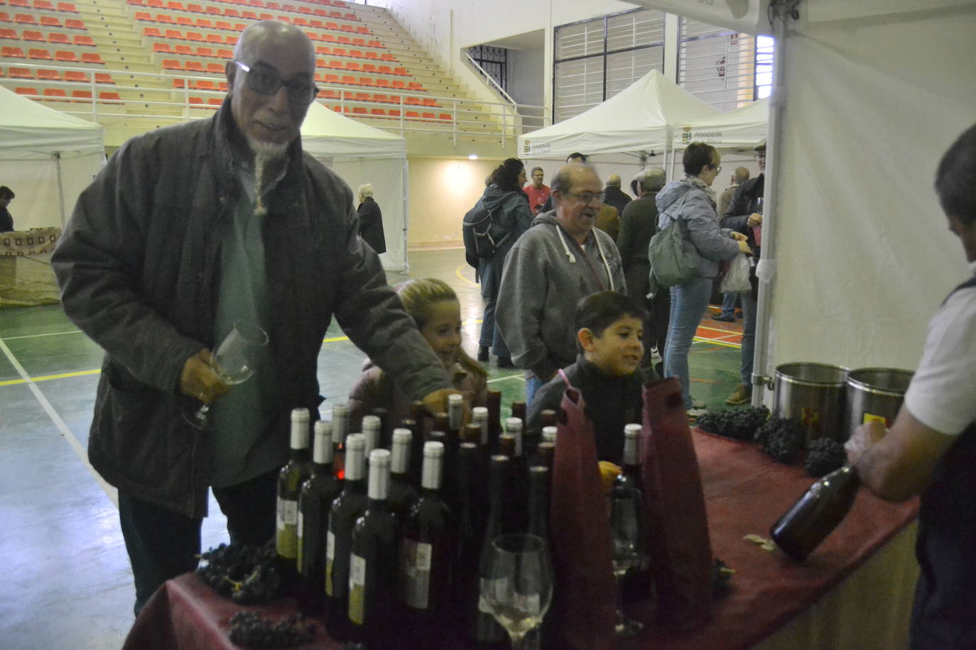 Aldeadávila celebra su feria del vino