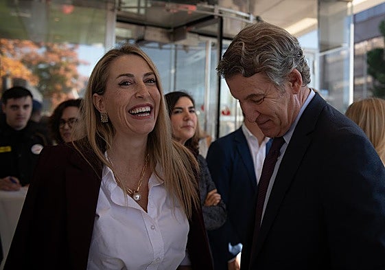 María Guardiola, en un encuentro con Núñez Feijóo.