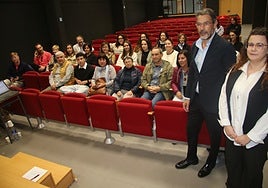 Los técnicos asistentes, junto a Ángel Peralvo y Lucía Guinaldo.