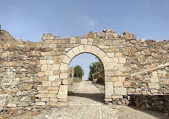 Puerta del río en Salvatierra de Tormes.