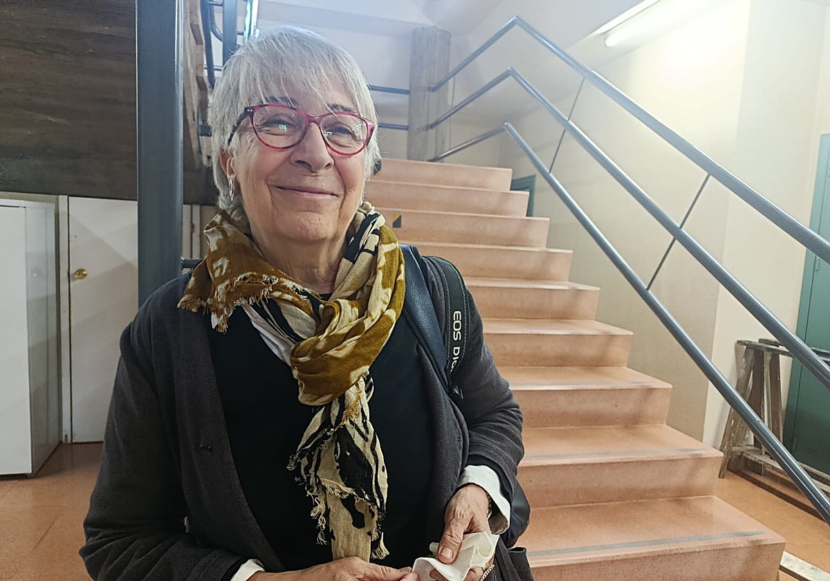 La encuadernadora Susana Domínguez en la Escuela de Artes y Oficios de Salamanca.