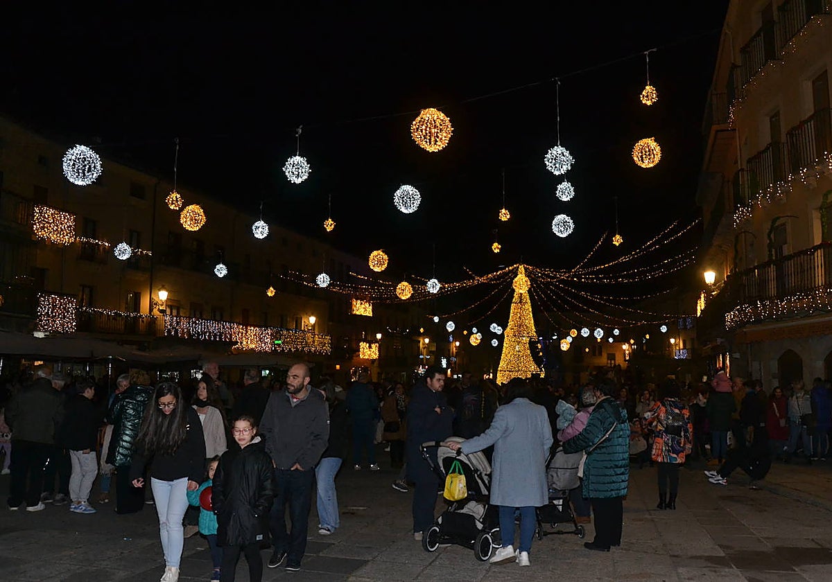 La Plaza Mayor mantendrá una iluminación similar al año pasado