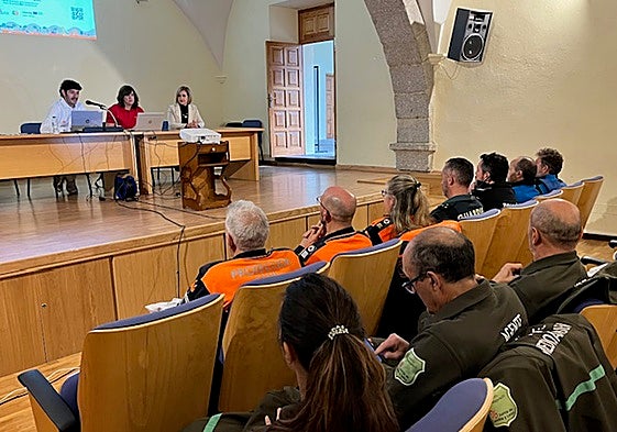 Asistentes a la mesa de autoprotección en Béjar.